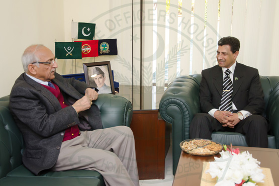 EX COMD 5 CORPS CALLS ON ADMINISTRATOR DHA